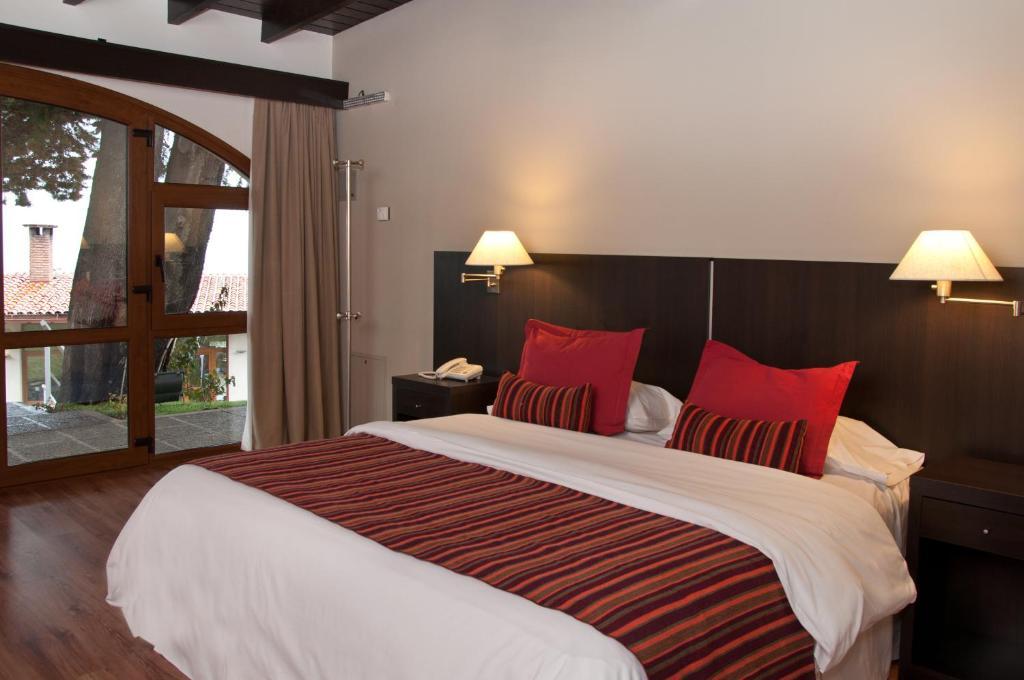 Monasterio Hotel Boutique Сан Карлос де Барилоче Стая снимка